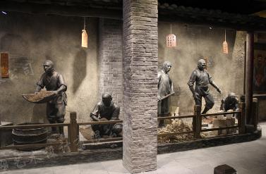 不锈钢雕塑和玻璃钢雕塑在展馆场景复原中的应用